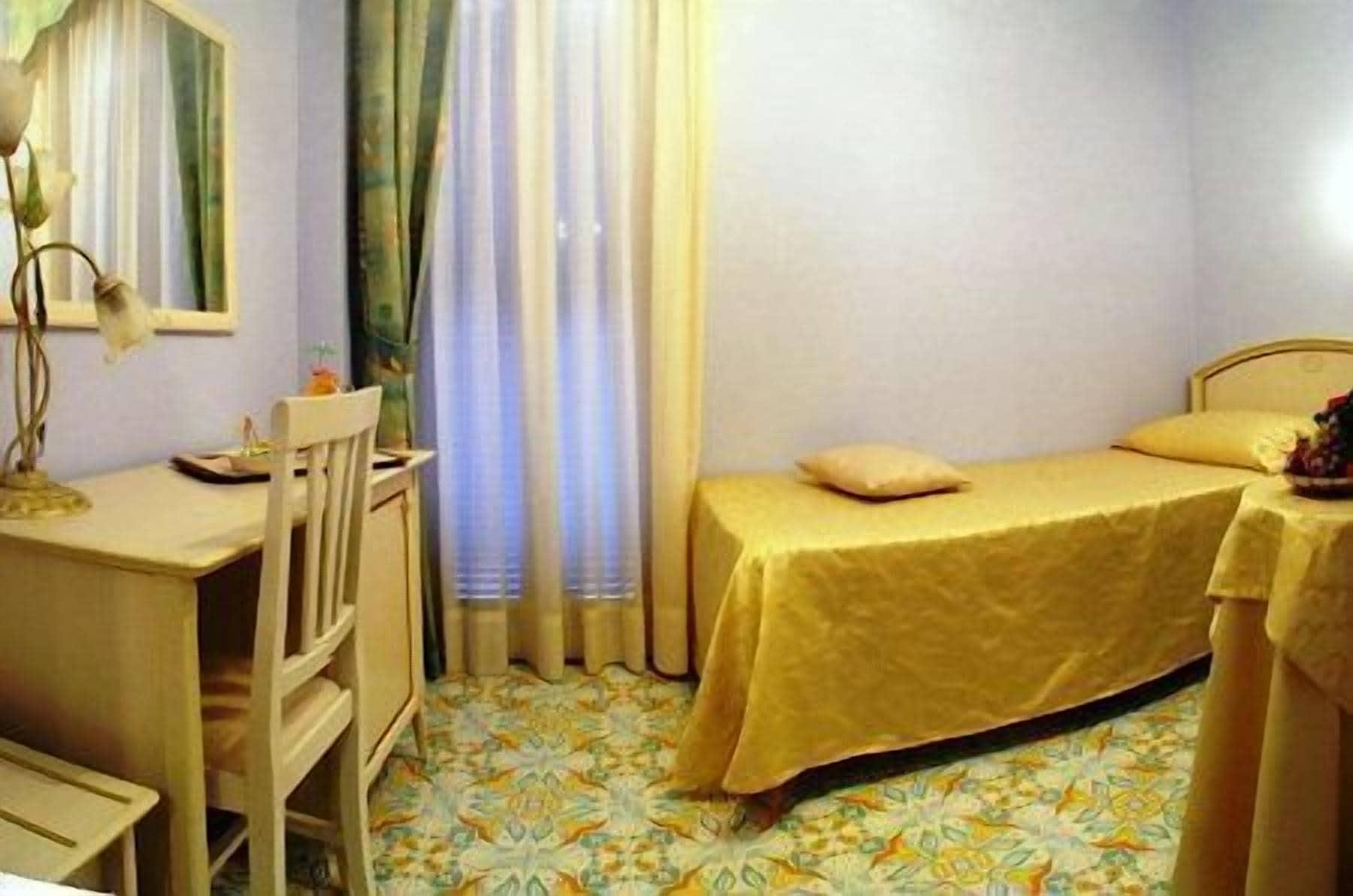 弗朗卡酒店 Forio di Ischia 外观 照片